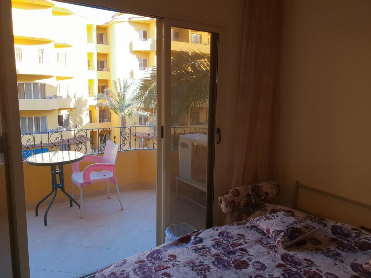 British Resort Pool View Apartments Хургада Экстерьер фото