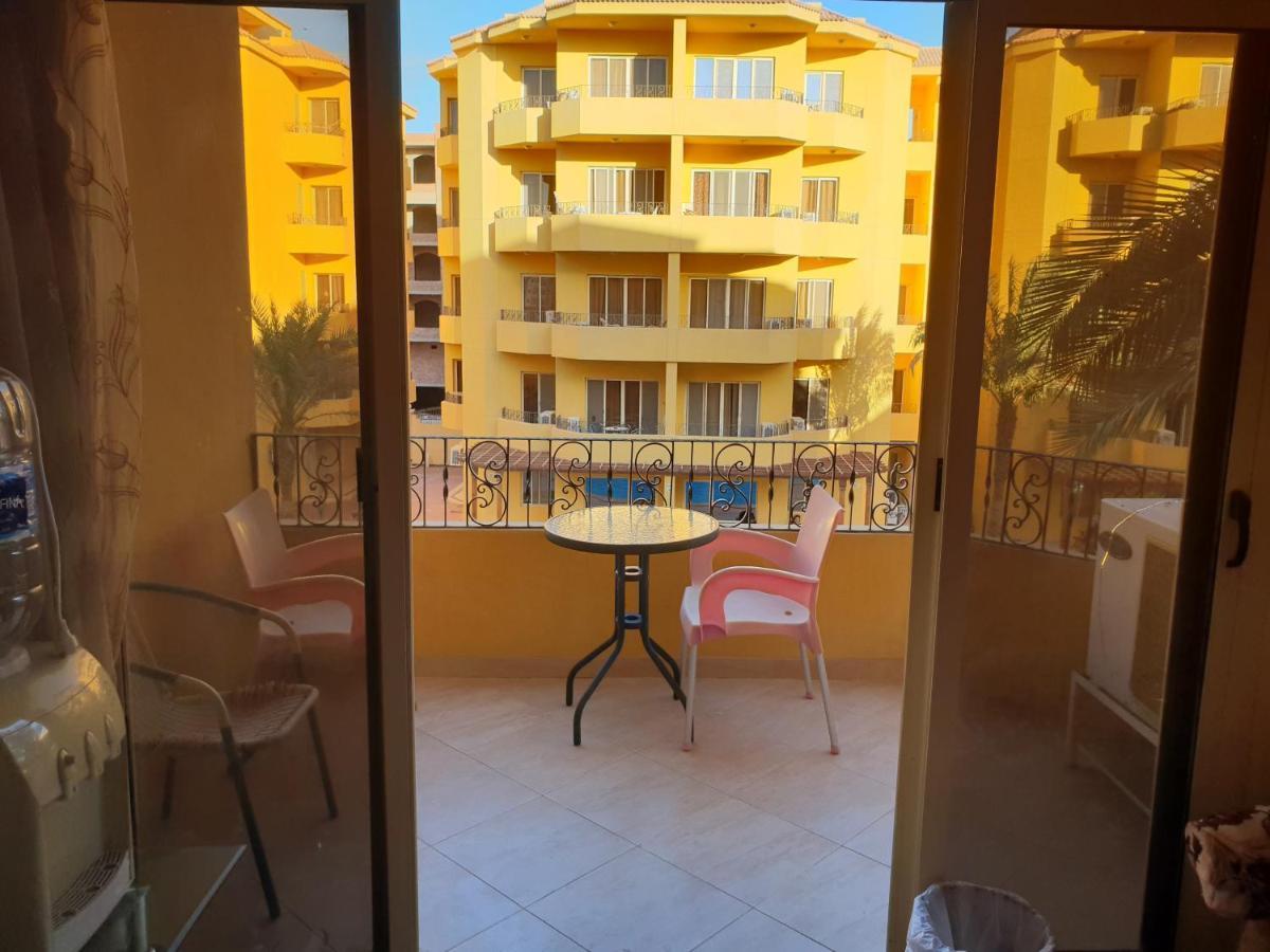 British Resort Pool View Apartments Хургада Экстерьер фото