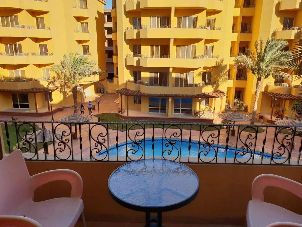 British Resort Pool View Apartments Хургада Экстерьер фото