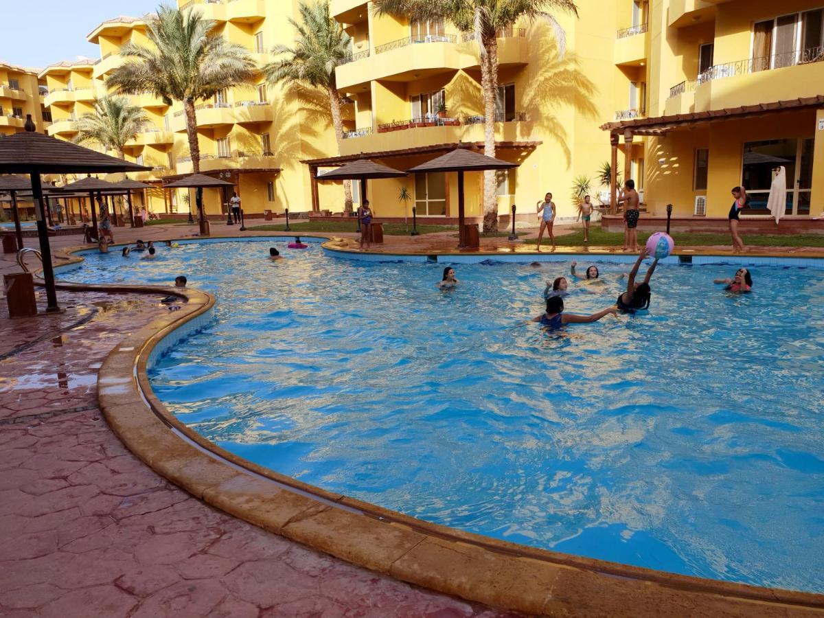 British Resort Pool View Apartments Хургада Экстерьер фото