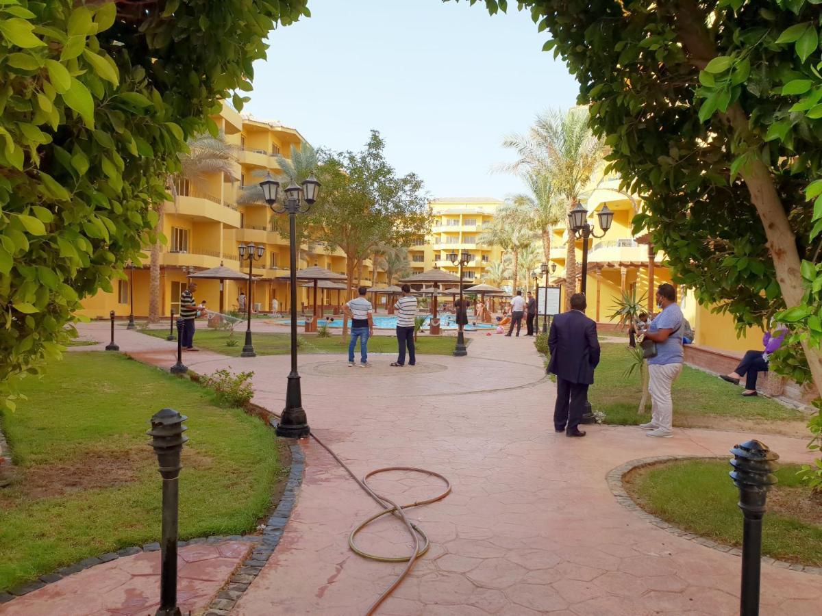 British Resort Pool View Apartments Хургада Экстерьер фото